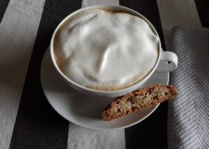 Cappuccino with Biscotto
